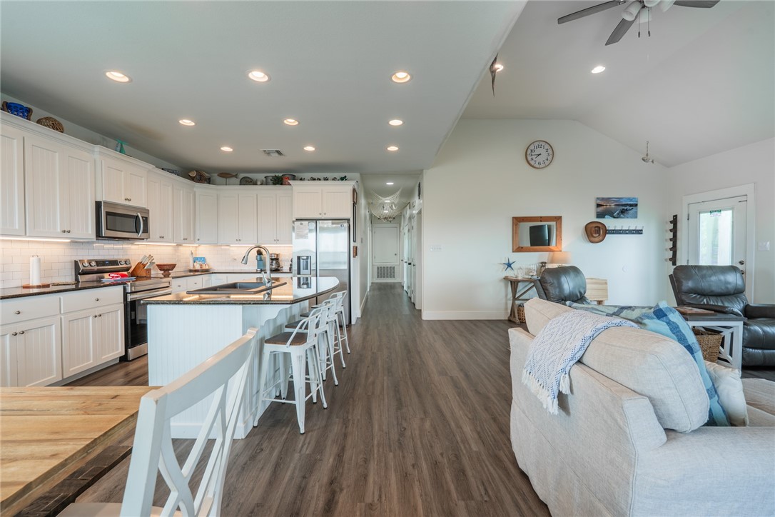 109 Copano Cove Property Photo 9