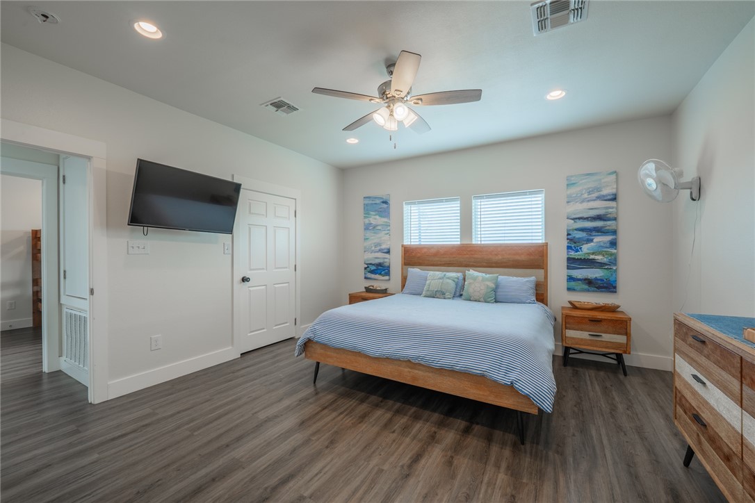 109 Copano Cove Property Photo 12