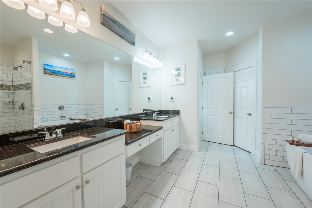 109 Copano Cove Property Photo 15