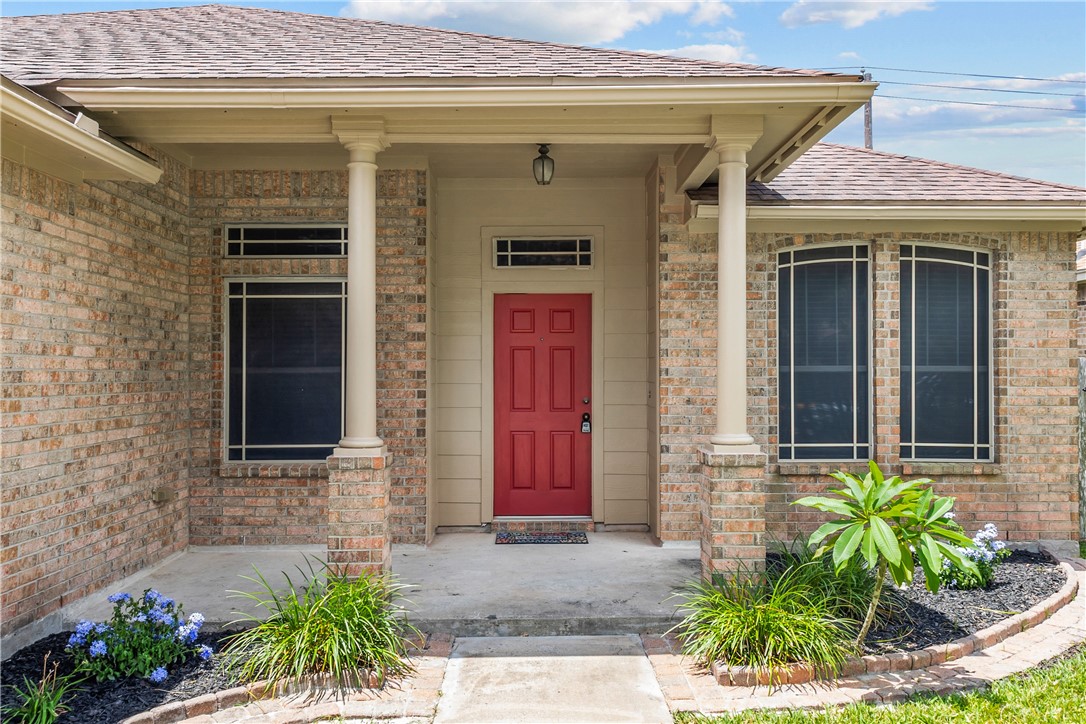5821 Corsica Property Photo 3