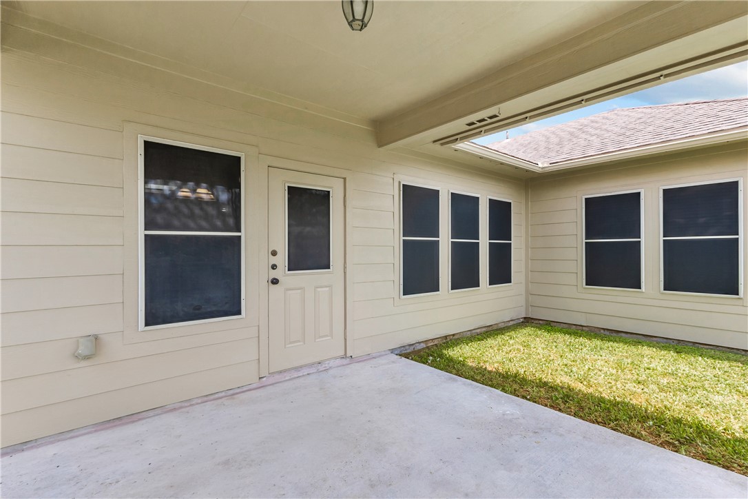 5821 Corsica Property Photo 31