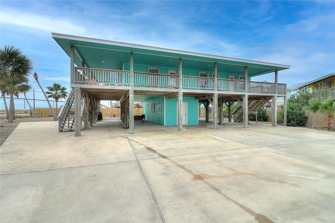 613 Pelican Property Photo 1