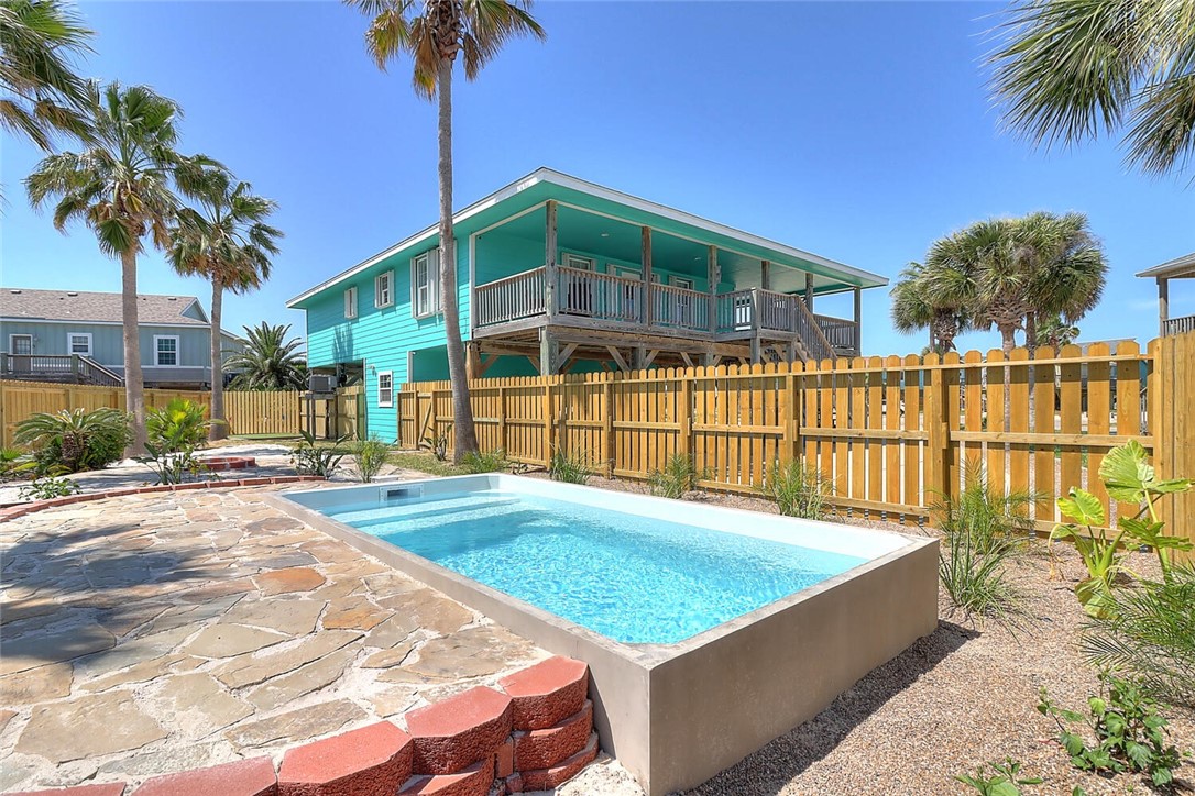 613 Pelican Property Photo 2