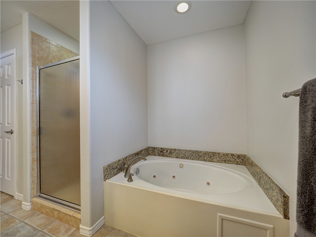 13726 Eaglesnest Bay Dr Property Photo 23