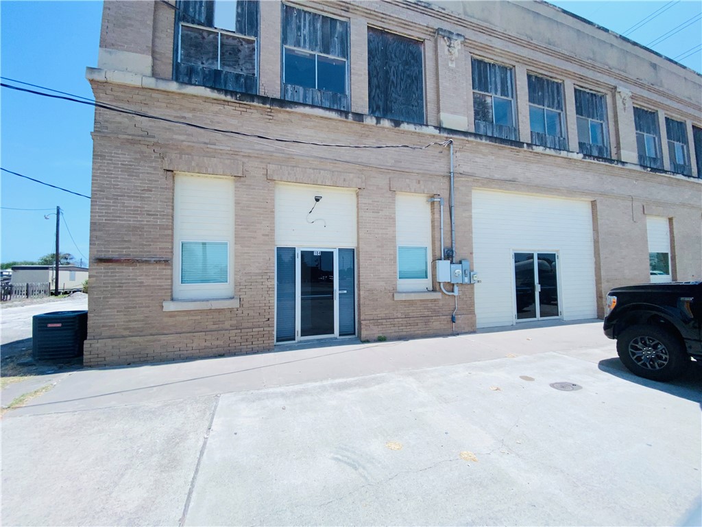 114 W Ave C Property Photo 1