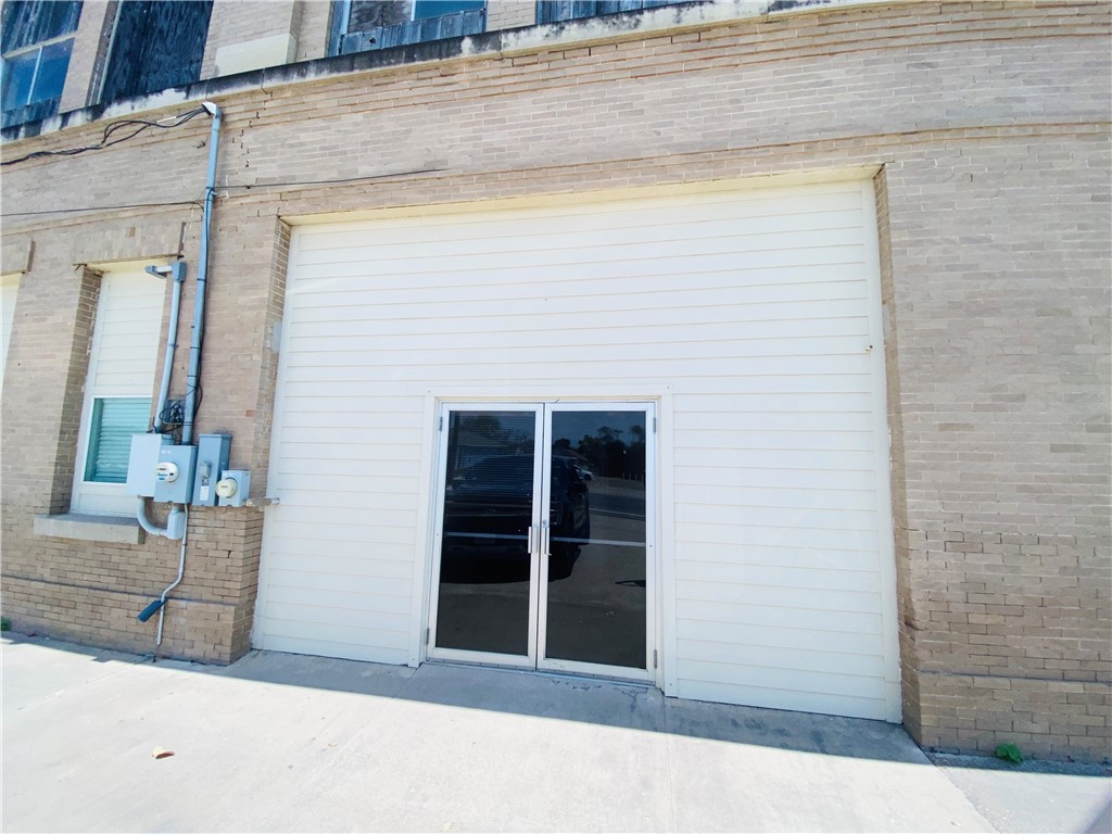 114 W Ave C Property Photo 2