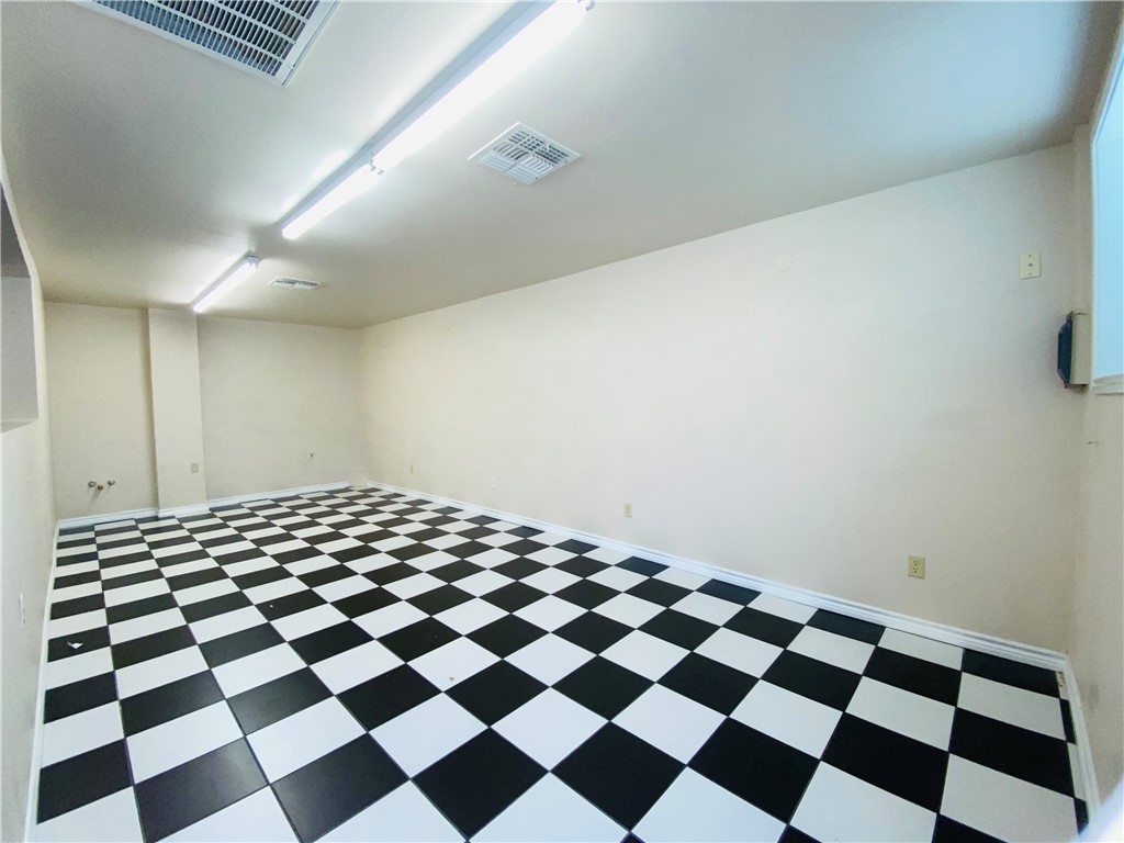 114 W Ave C Property Photo 4