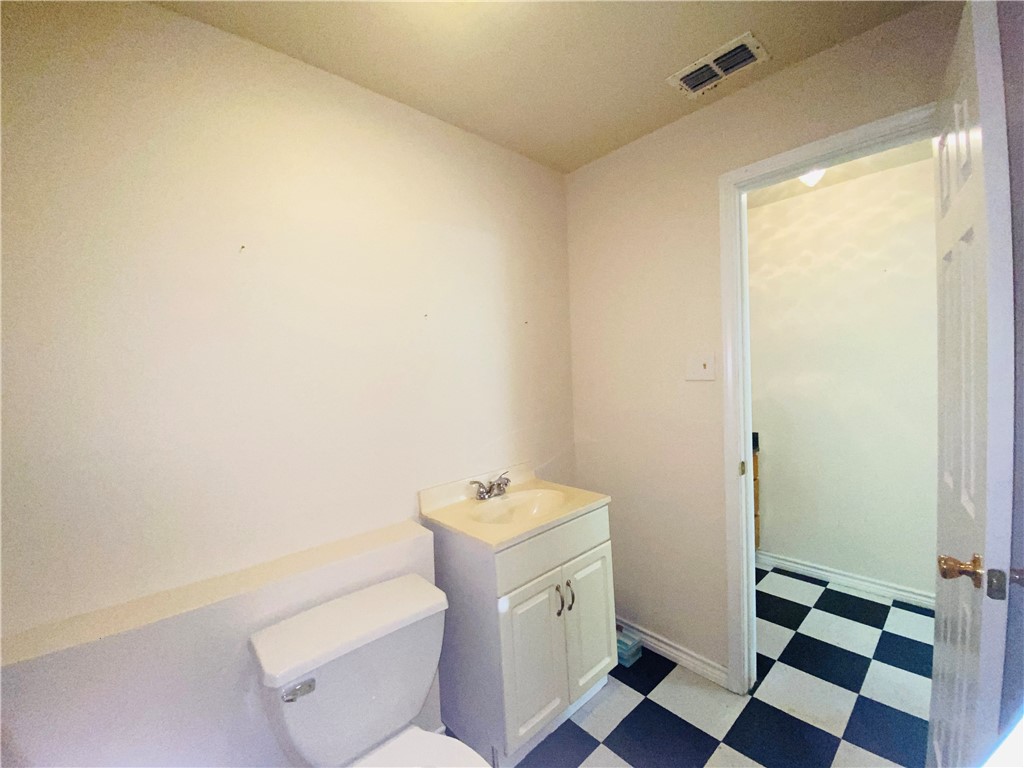 114 W Ave C Property Photo 5