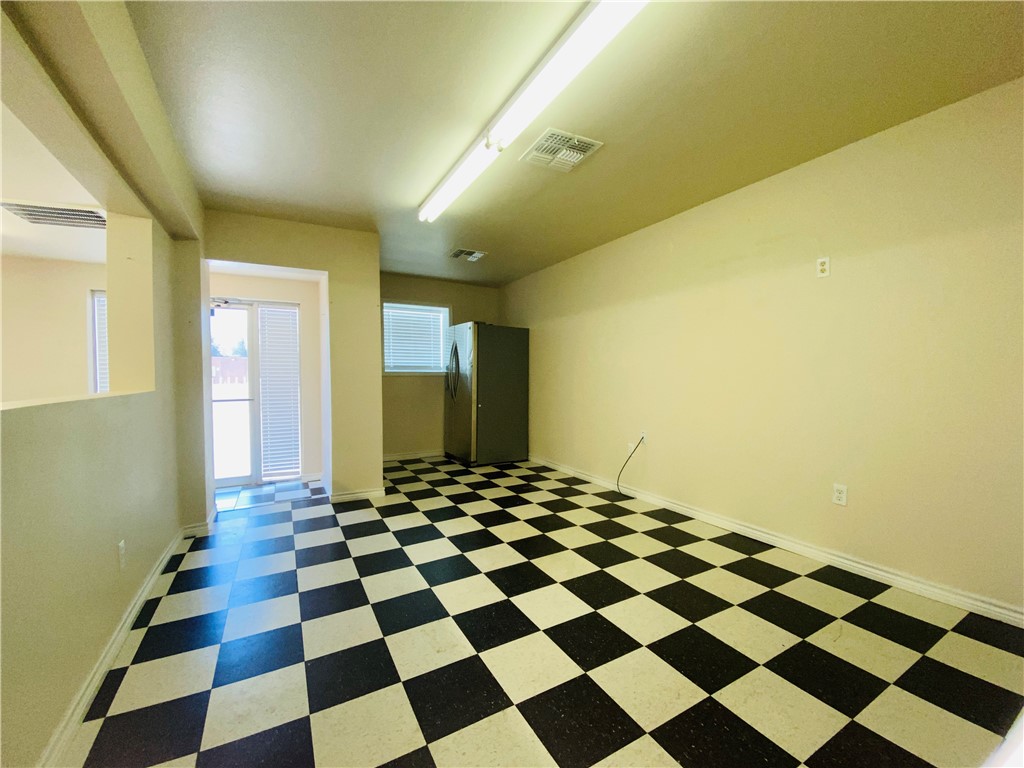 114 W Ave C Property Photo 6