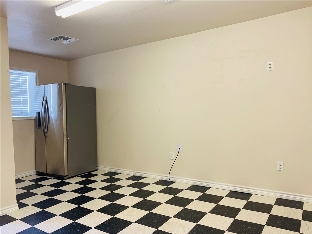 114 W Ave C Property Photo 8