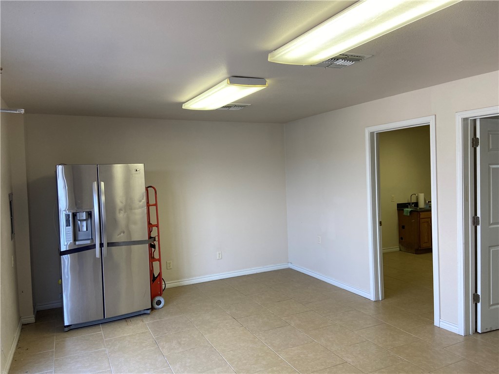 116 W Ave C Property Photo 4