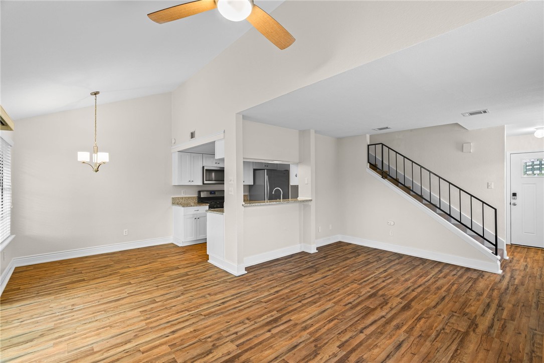 1015 Allen St A Property Photo 4