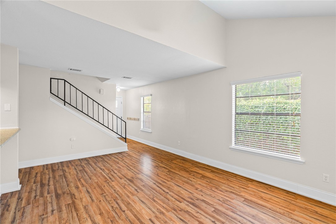 1015 Allen St A Property Photo 5