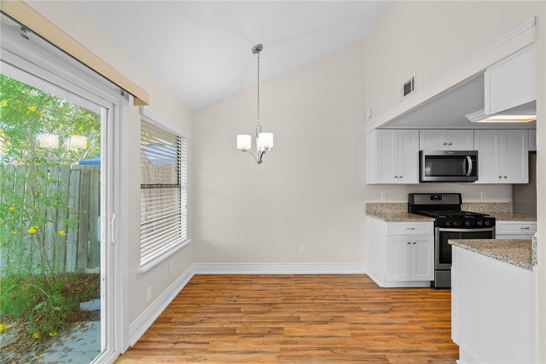 1015 Allen St A Property Photo 6