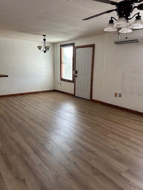 633 N Commercial St N Property Photo 2