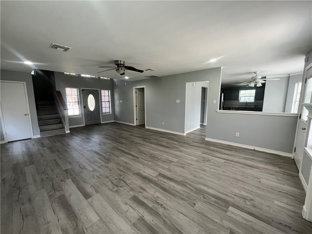 3034 Twin Creek Dr Property Photo 5