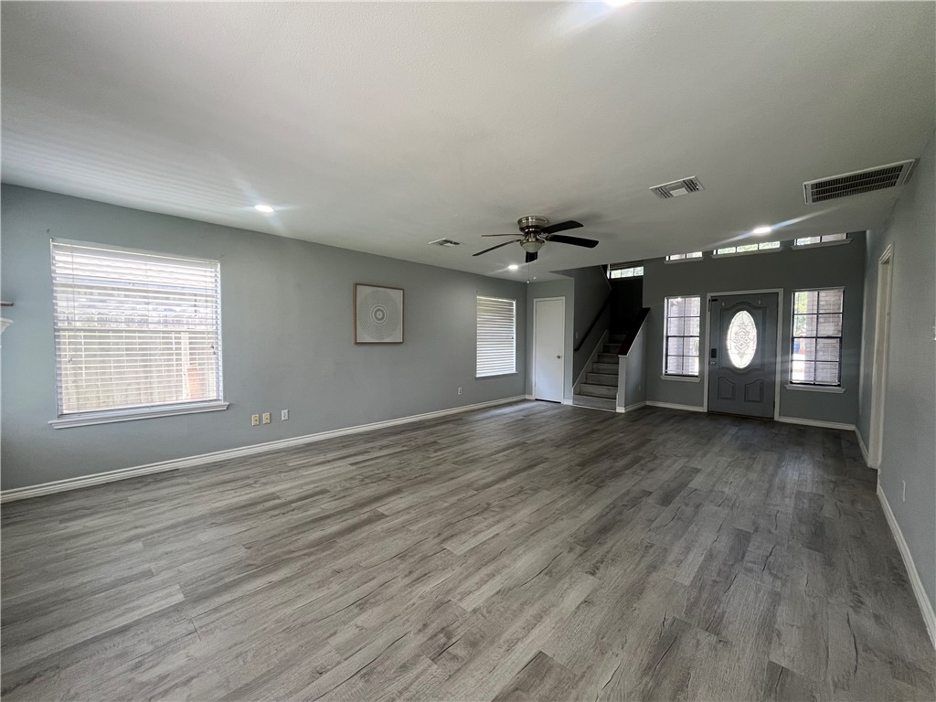 3034 Twin Creek Dr Property Photo 6