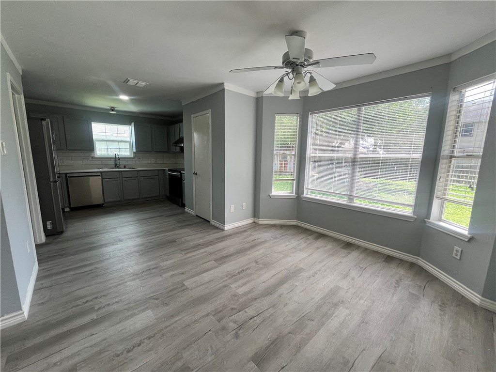3034 Twin Creek Dr Property Photo 8