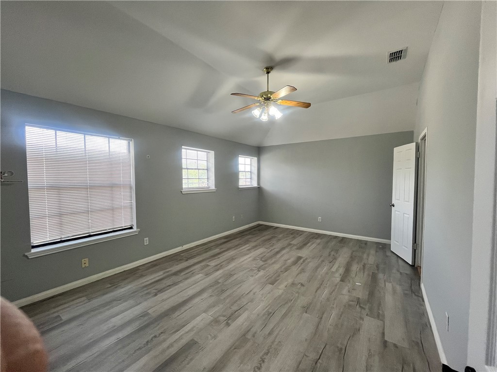 3034 Twin Creek Dr Property Photo 16
