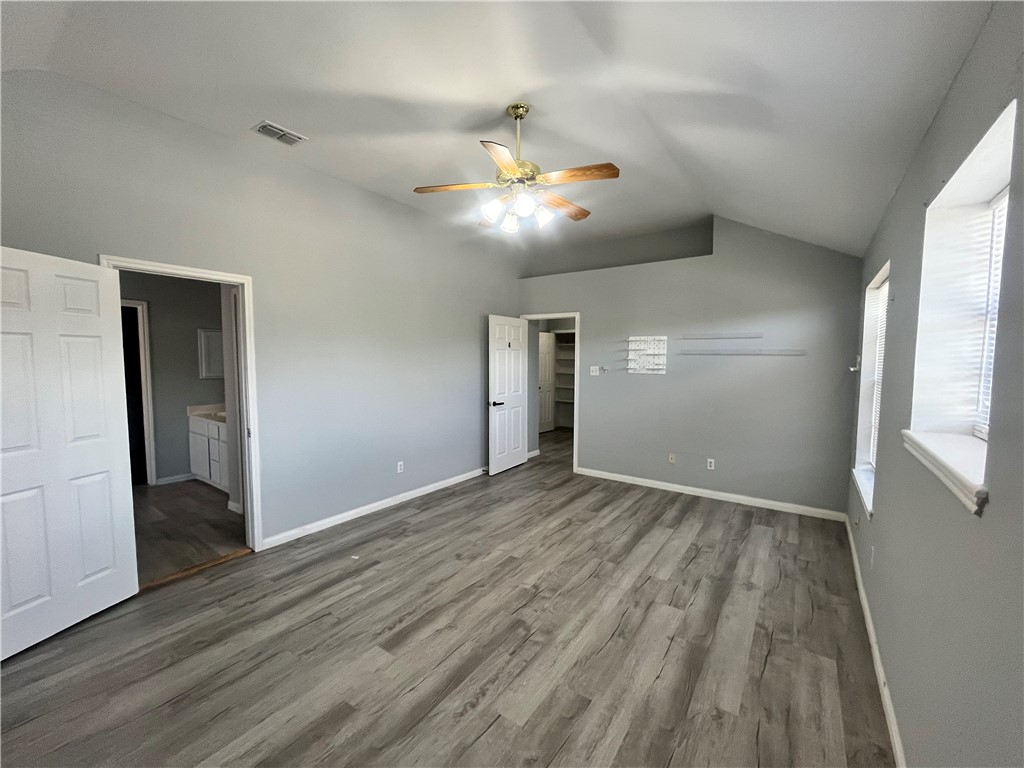 3034 Twin Creek Dr Property Photo 17