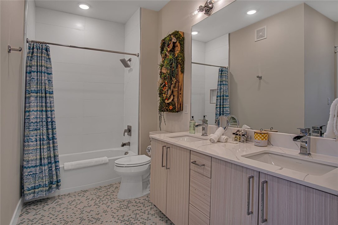 630 Center Square W 303 Property Photo 13