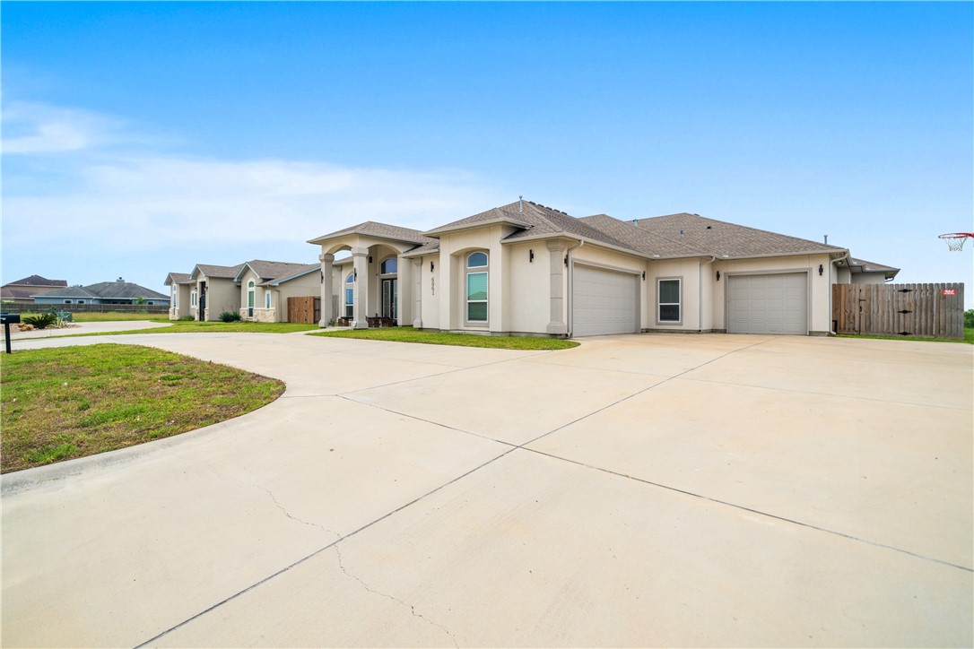 4041 Ranch Lake Dr Property Photo 3