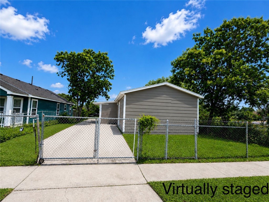 2821 Nogales St Property Photo 2