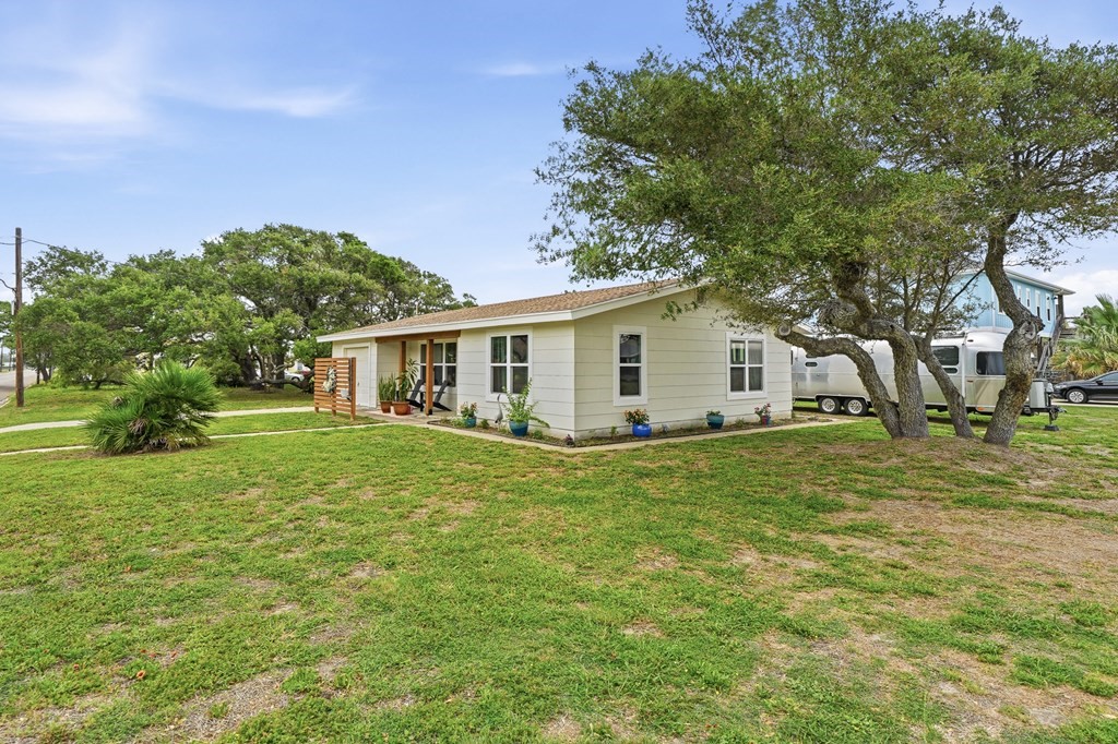 1228 S Church St Property Photo 5