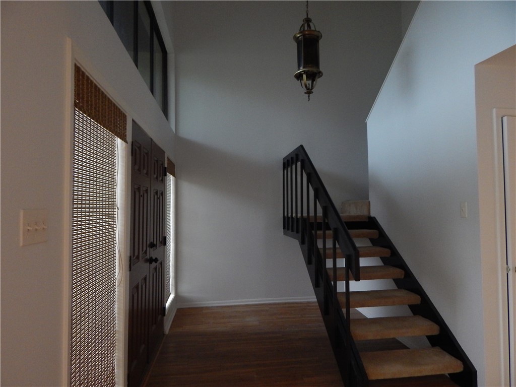 5432 Stonegate Way 16 Property Photo 9