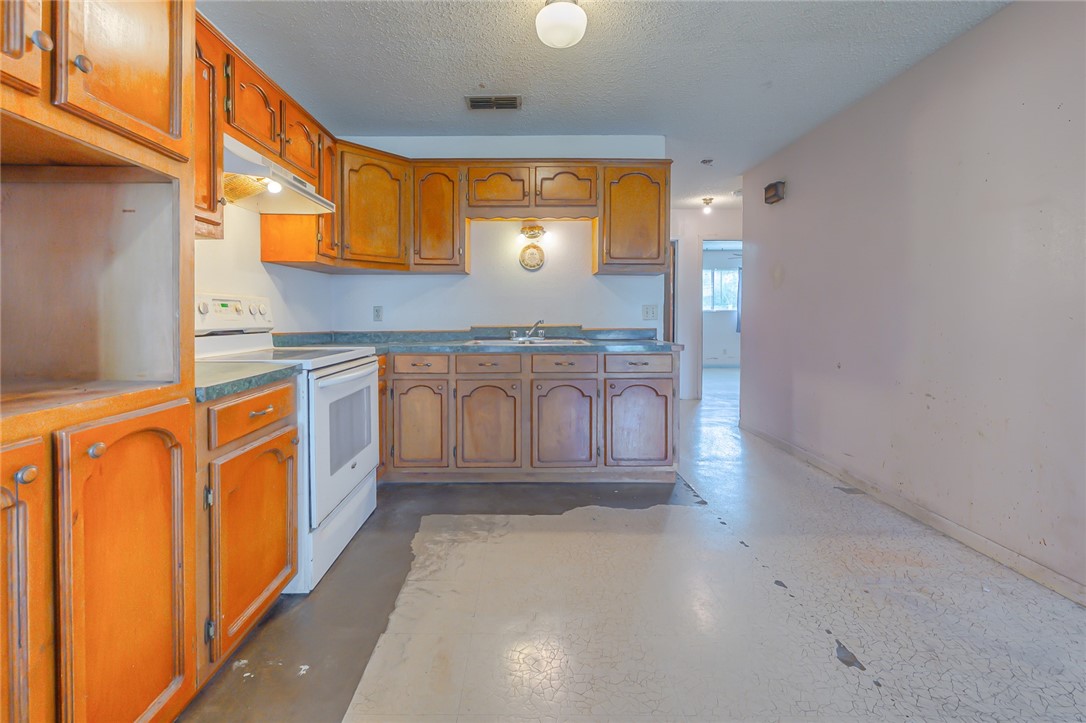206 S Minneapolis St Property Photo 11