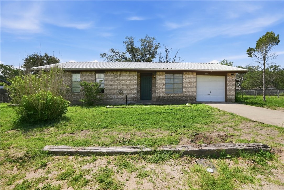 1307 Amy St Property Photo 1