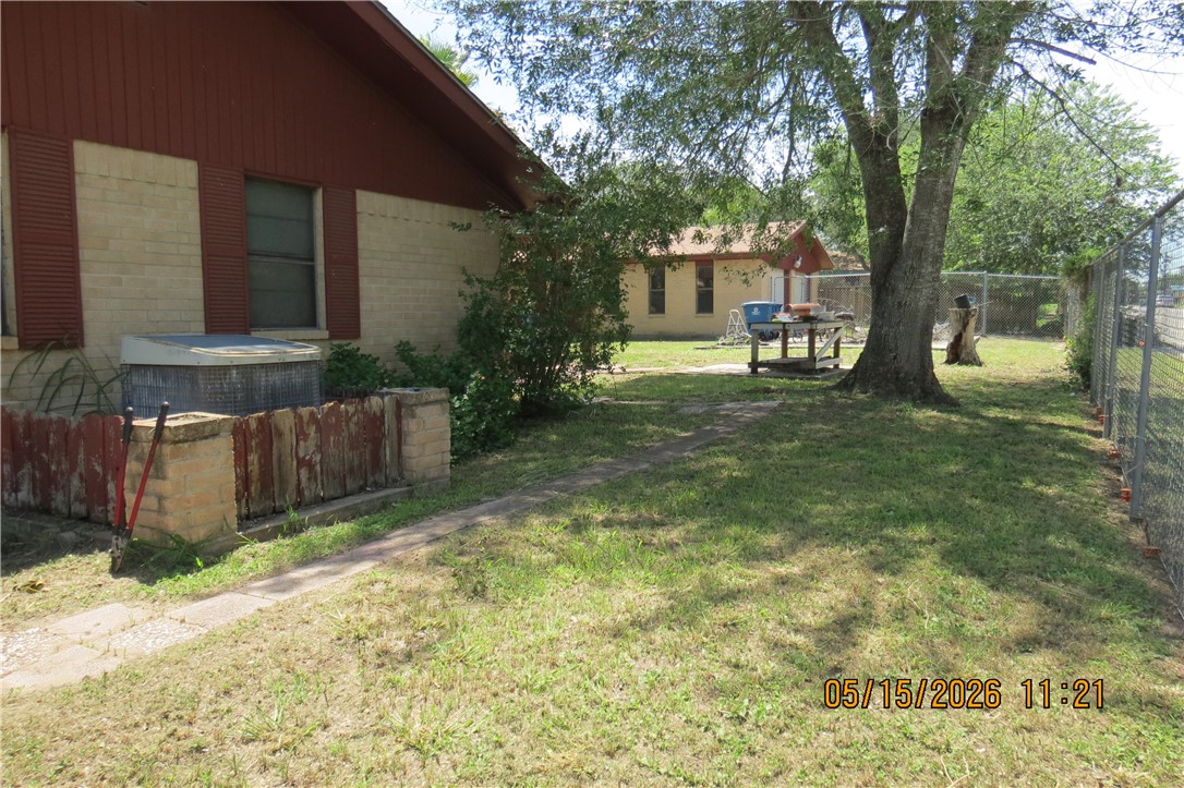 1100 E Gramman St Property Photo 3