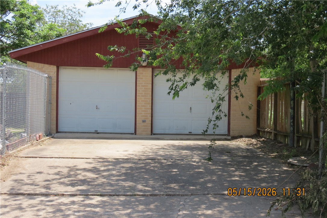 1100 E Gramman St Property Photo 5