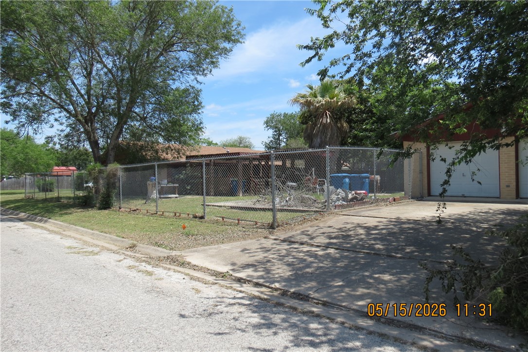 1100 E Gramman St Property Photo 9