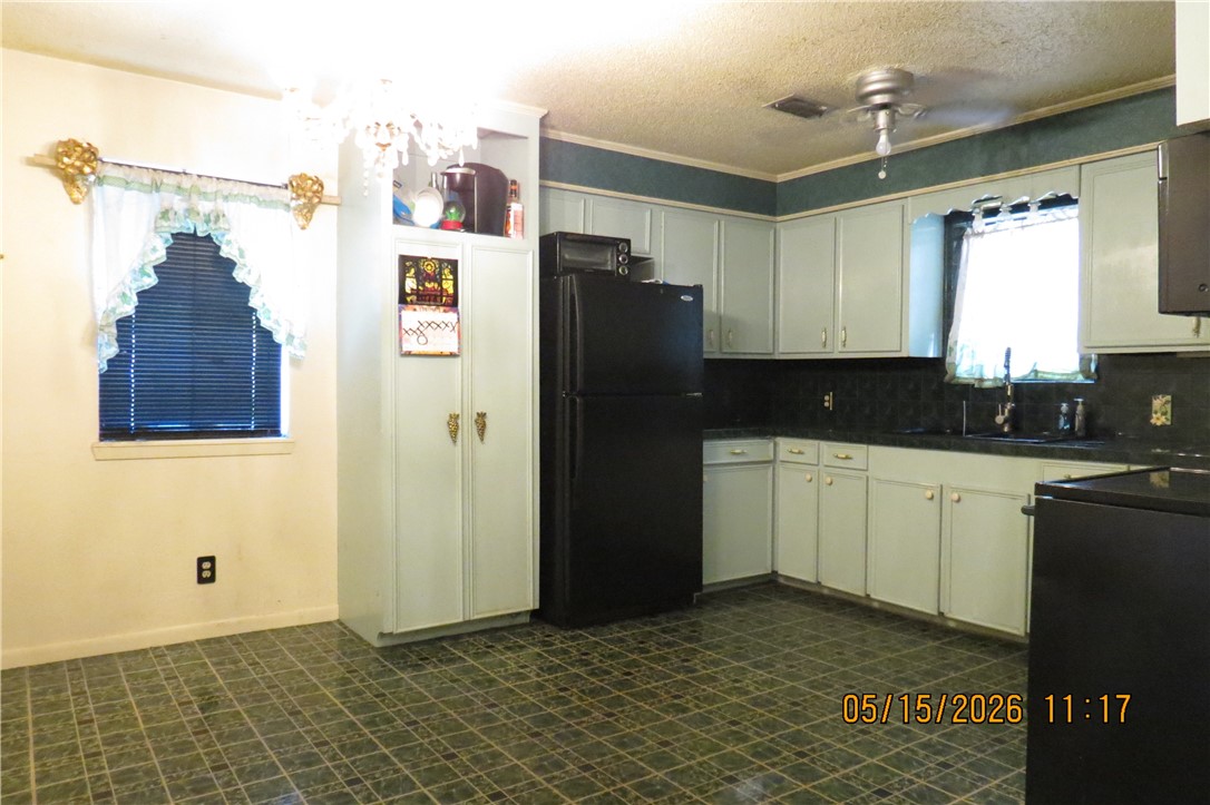 1100 E Gramman St Property Photo 11