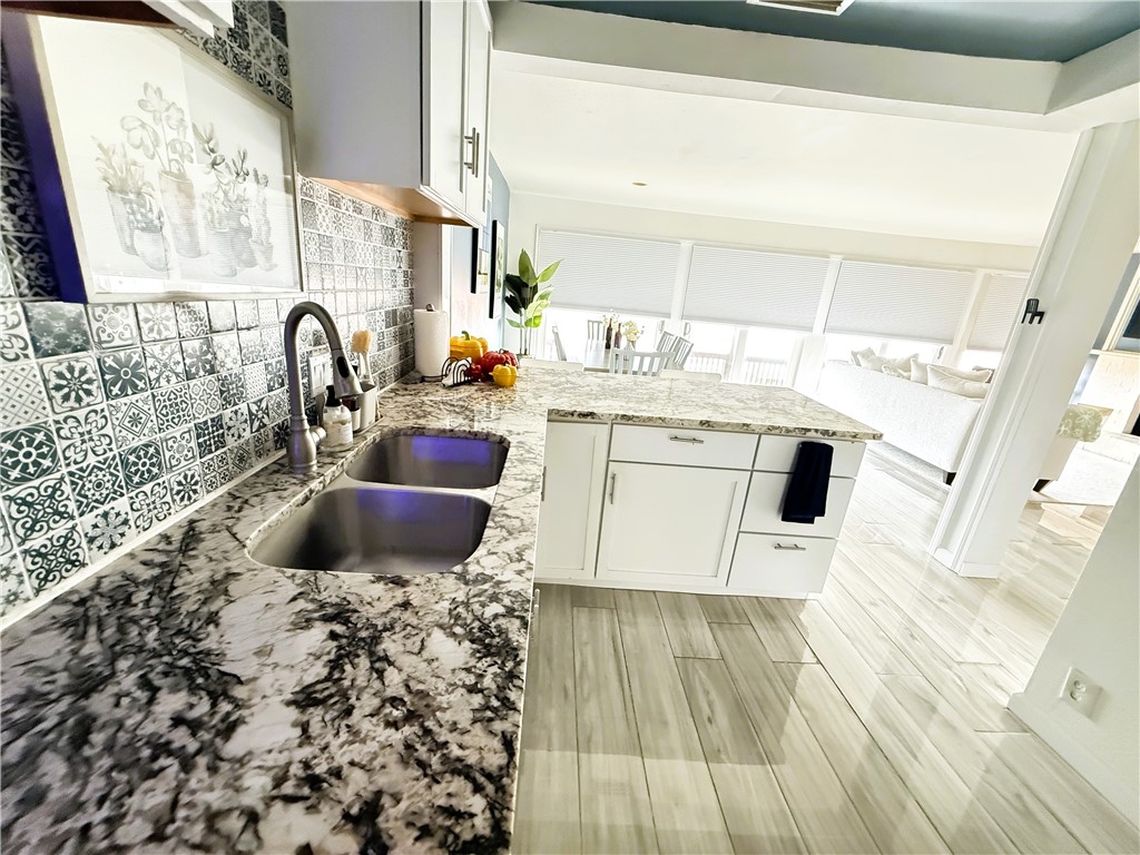 4270 Ocean Dr 15 Property Photo 16