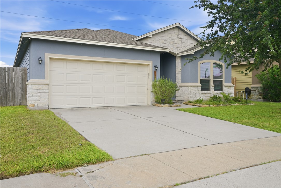 7658 Sable Creek Dr Property Photo 1