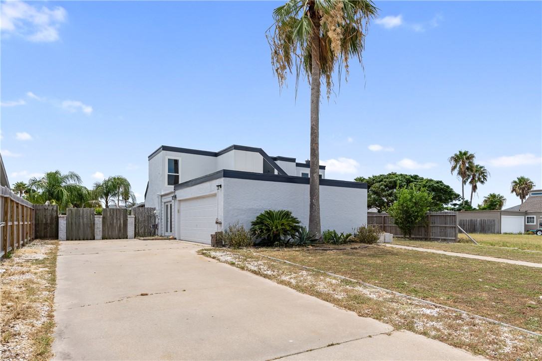 13801 Suntan Ave Property Photo 2