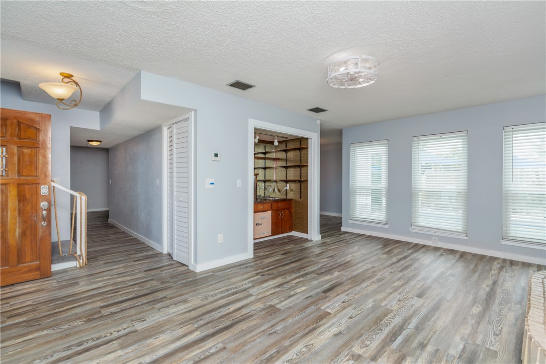 13801 Suntan Ave Property Photo 7