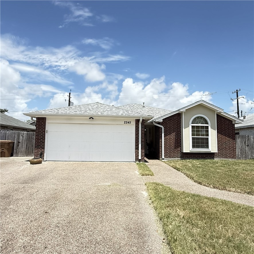 2245 Ivy Dr Property Photo 2