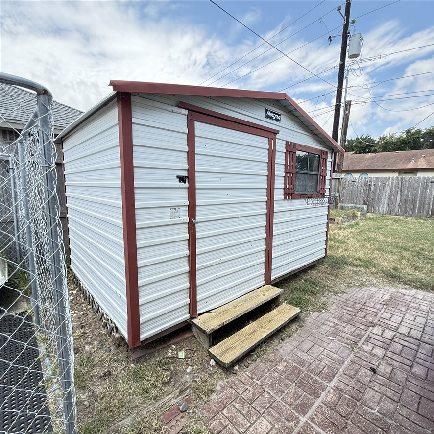 2245 Ivy Dr Property Photo 9
