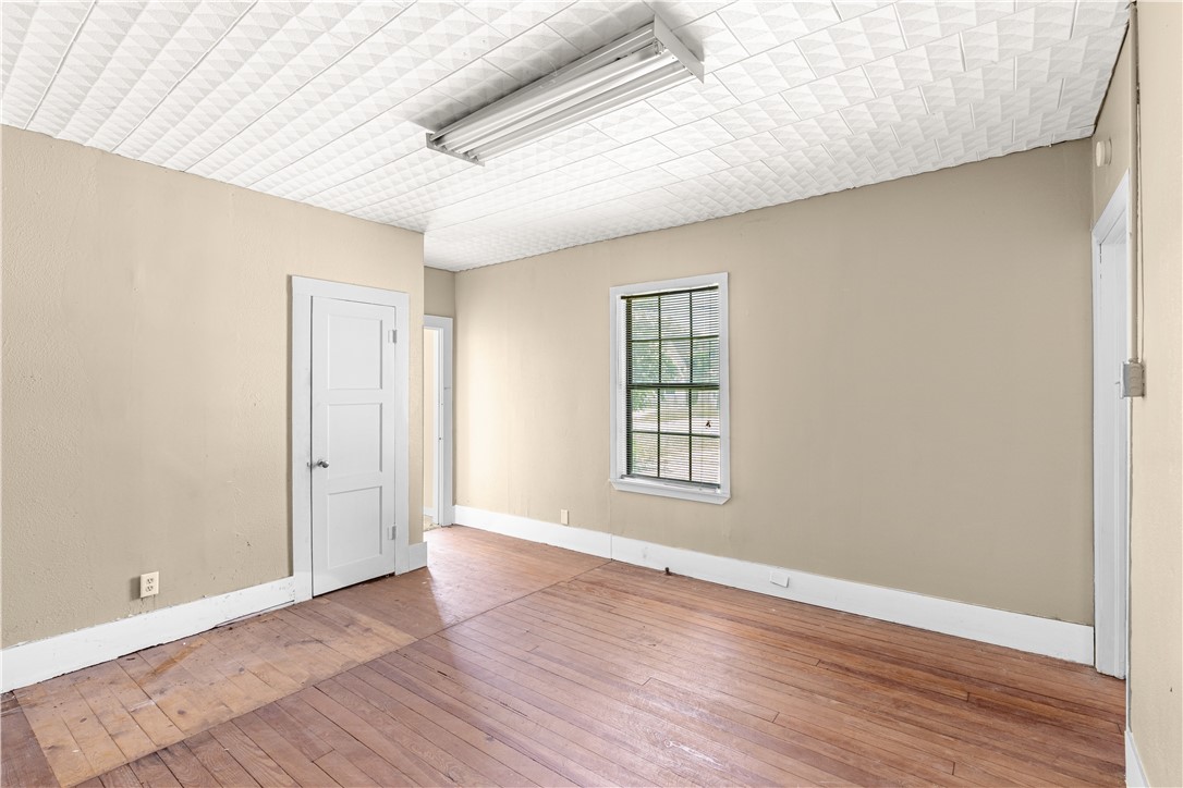 801 E 1st St Property Photo 14