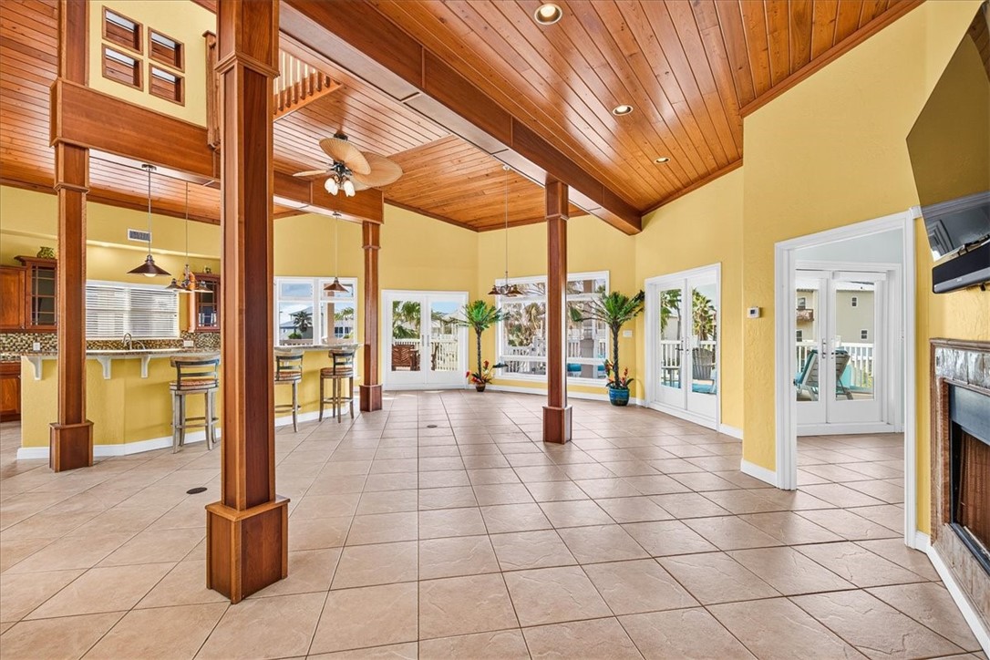 220 Keewaydin Property Photo 3