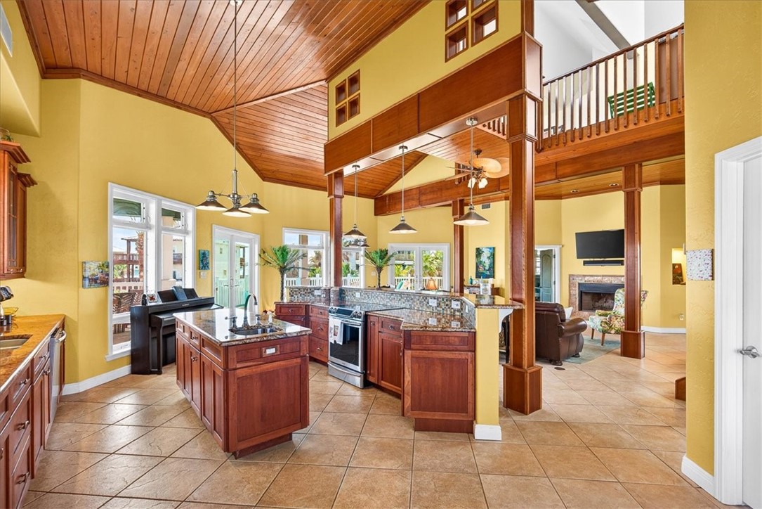 220 Keewaydin Property Photo 7