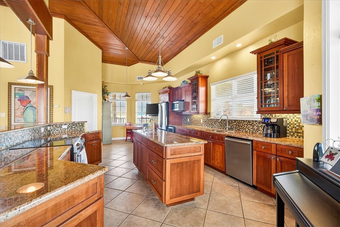 220 Keewaydin Property Photo 8
