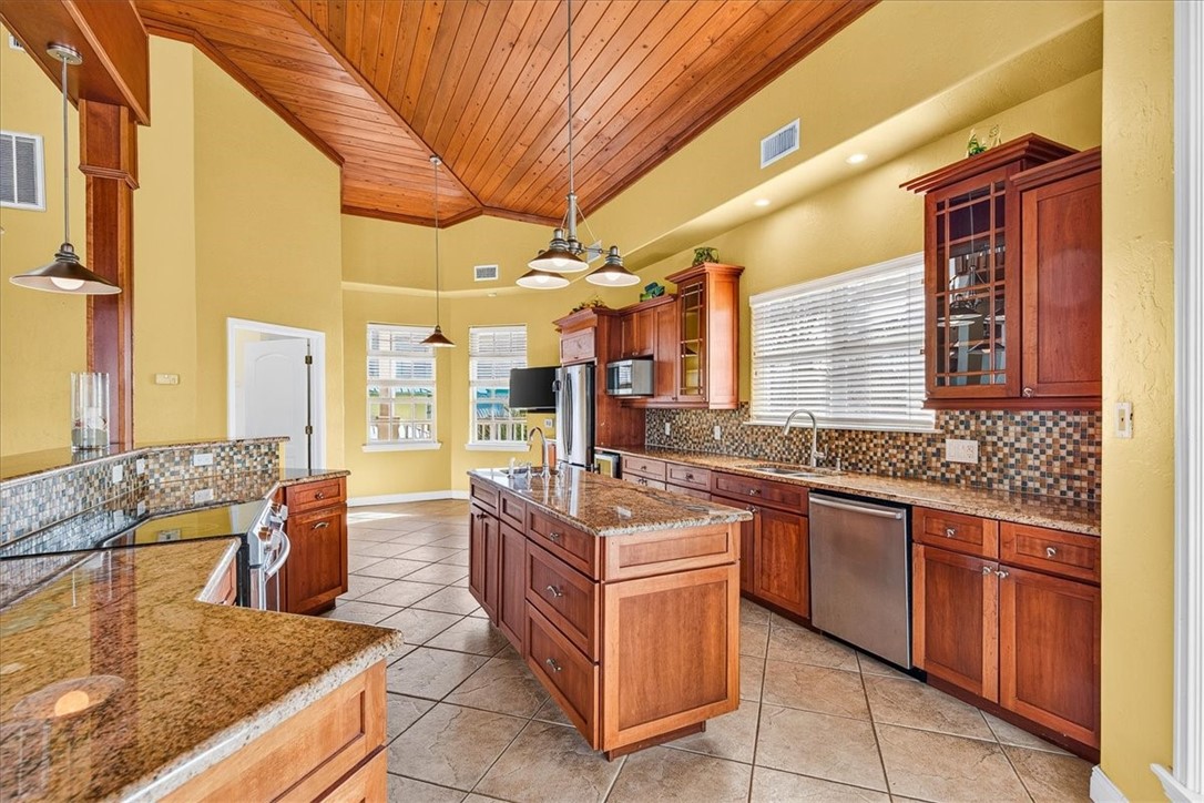 220 Keewaydin Property Photo 10