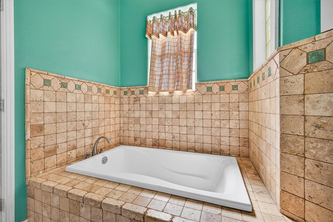 220 Keewaydin Property Photo 16