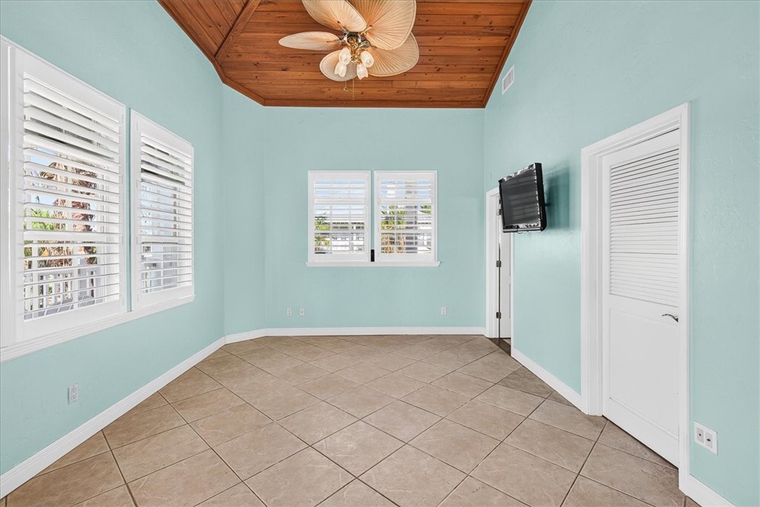 220 Keewaydin Property Photo 22