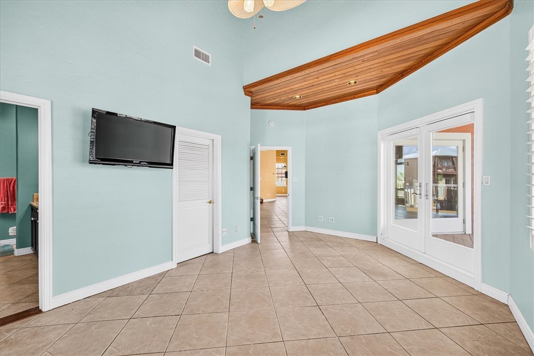 220 Keewaydin Property Photo 23
