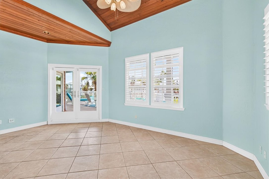 220 Keewaydin Property Photo 24